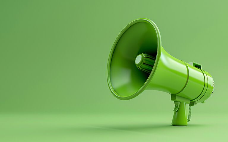 What's the Difference Between Verbal and Nonverbal Communication at Work?